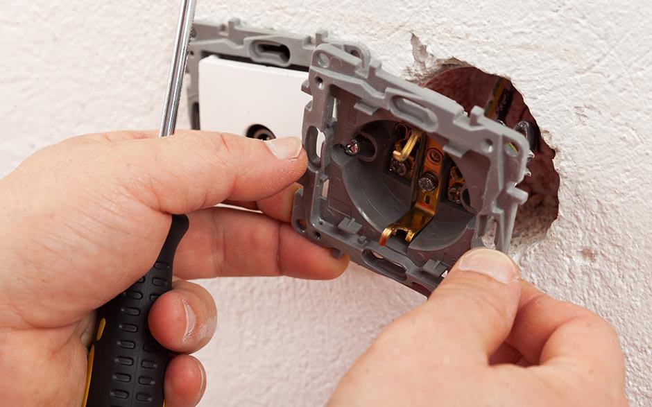 cherche électricien pas cher Breuillet